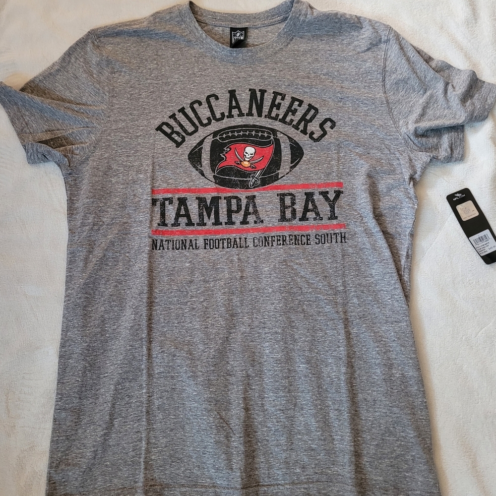 Tampa Bay BuccaneersMen's Team ShirtNFL Apparel Sizes Large NWT 